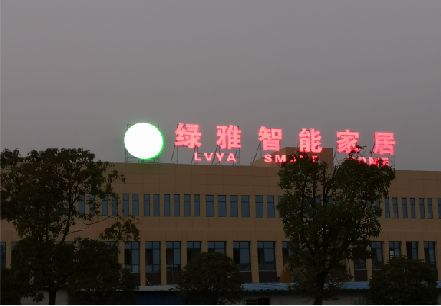凤凰楼顶冲孔发光字是怎么安装的?